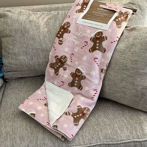 NWT! RARE PINK CHRISTMAS GINGERBREAD OVERSIZED THROW BLANKET! 50X70 SUPER SOFT!